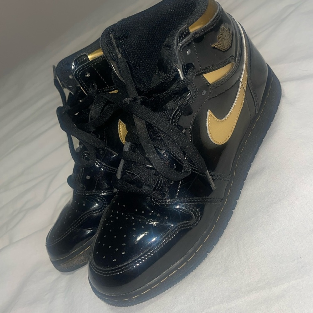 Jordan 1 OG high retro black metallic gold